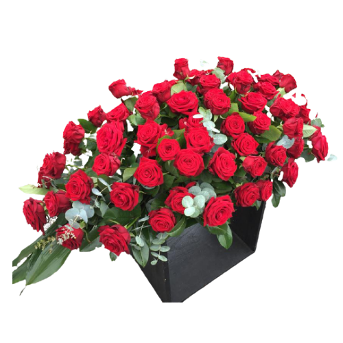 Dessus de cercueil en roses rouges 